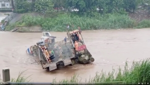 Ferry Mae Sot breaks loose